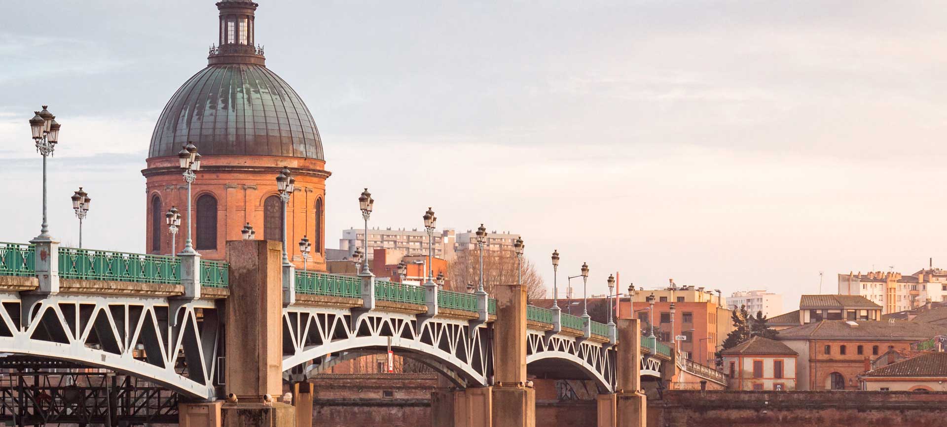 Pont sur la Garonne avec l'Hôtel-Dieu de Toulouse