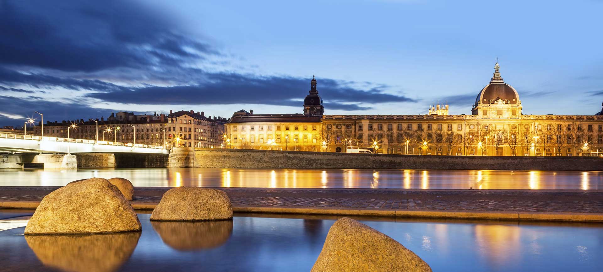 Bords du Rhône à Lyon de nuit