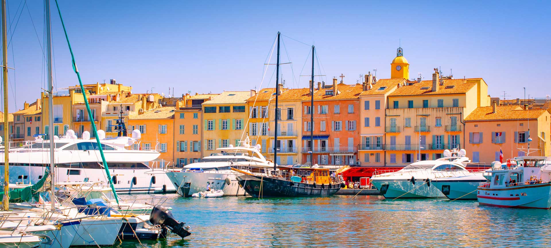 Port de Saint-Tropez sur la Côte d'Azur dans le Var