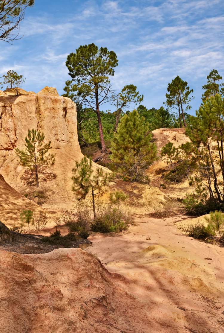 Village de Roussillon, parc naturel du Luberon en Provence