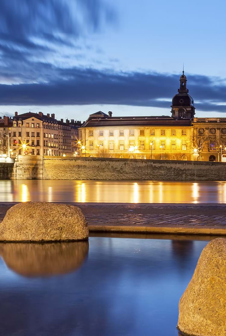 Bords du Rhône à Lyon de nuit