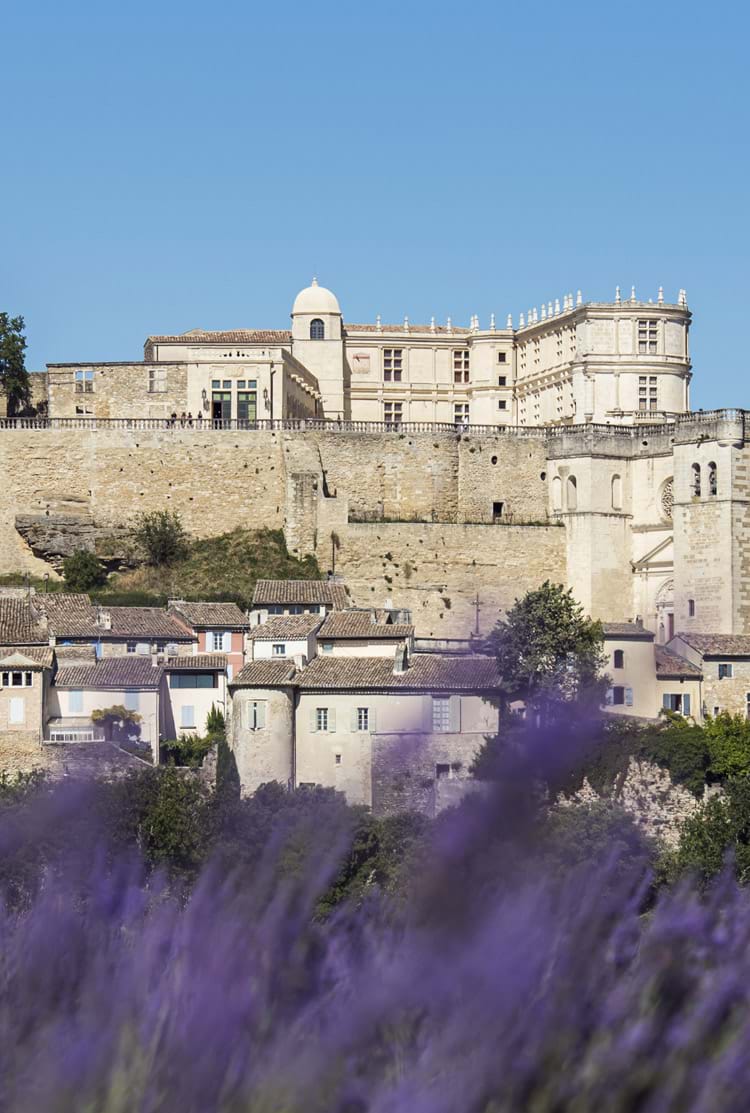 Village provencul de Grignan dans la Drôme