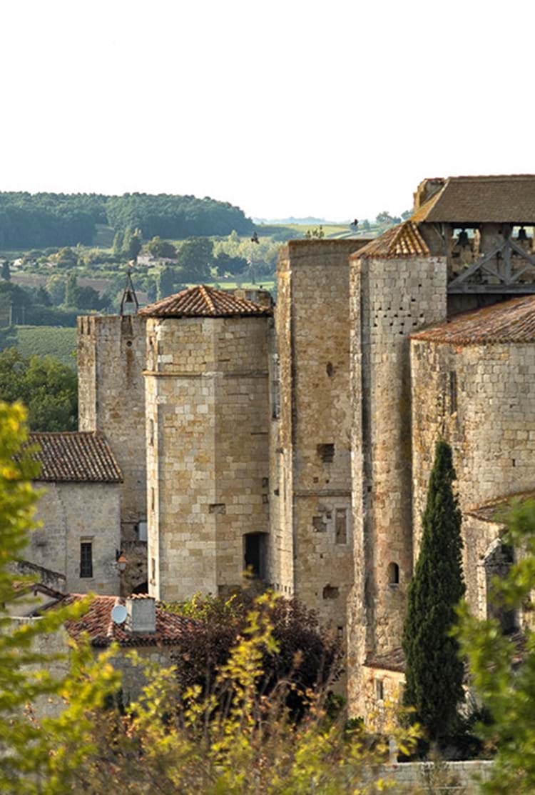 Village fortifé de Larressingle dans le Gers