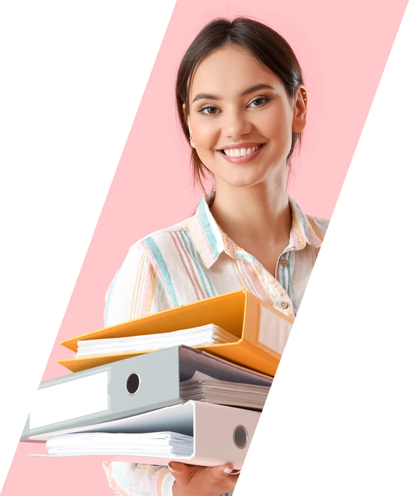 image femme avec un classeur