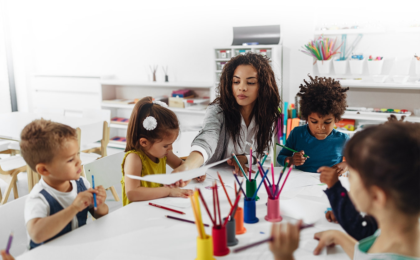Photo d'un cours en maternelle fournitures scolaires et apprentissage'