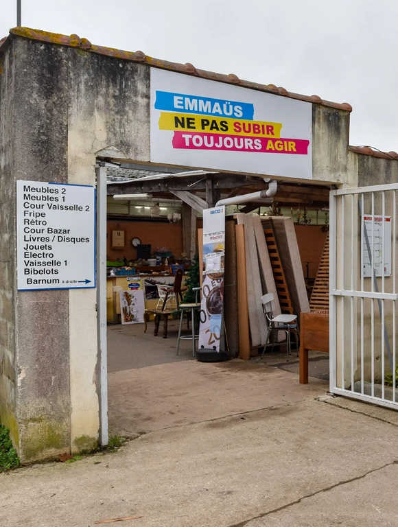 entrée des locaux Emmaüs Bourges