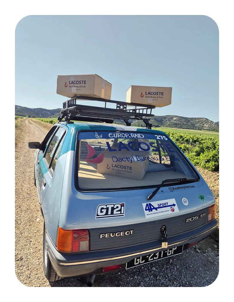 photo du derrière de la voiture